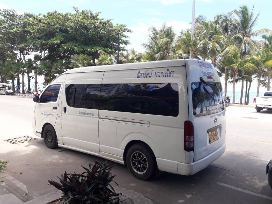 Minibus Toyota Hiace in Pattaya Taxi Pattaya - Bangkok - Pattaya